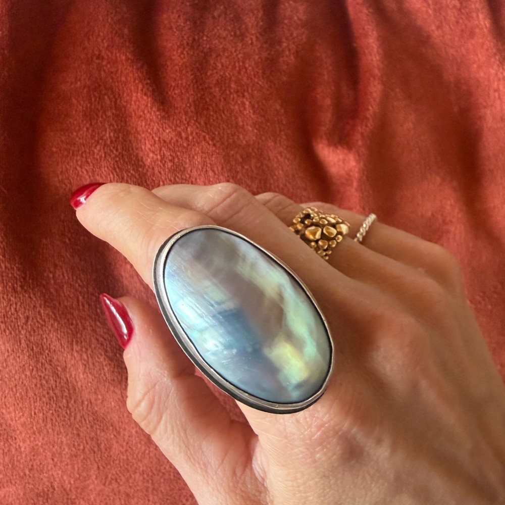 Sterling Silver Mother of Pearl Oval Statement Ring - Iridescent Blue size 7